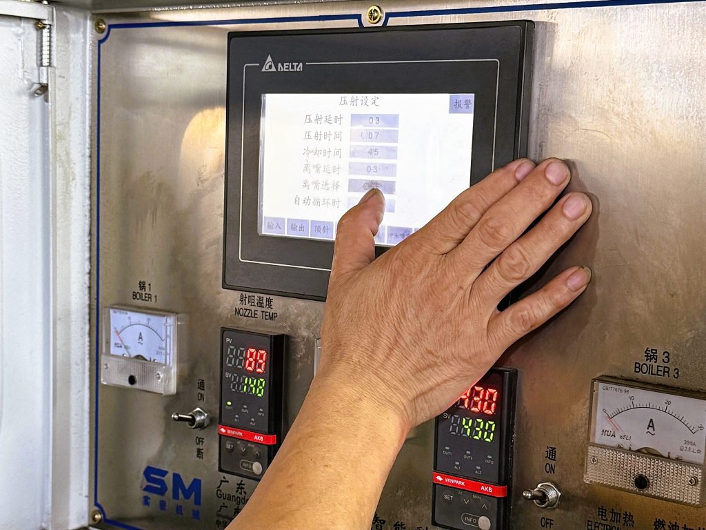 Setting up a machine for die casting