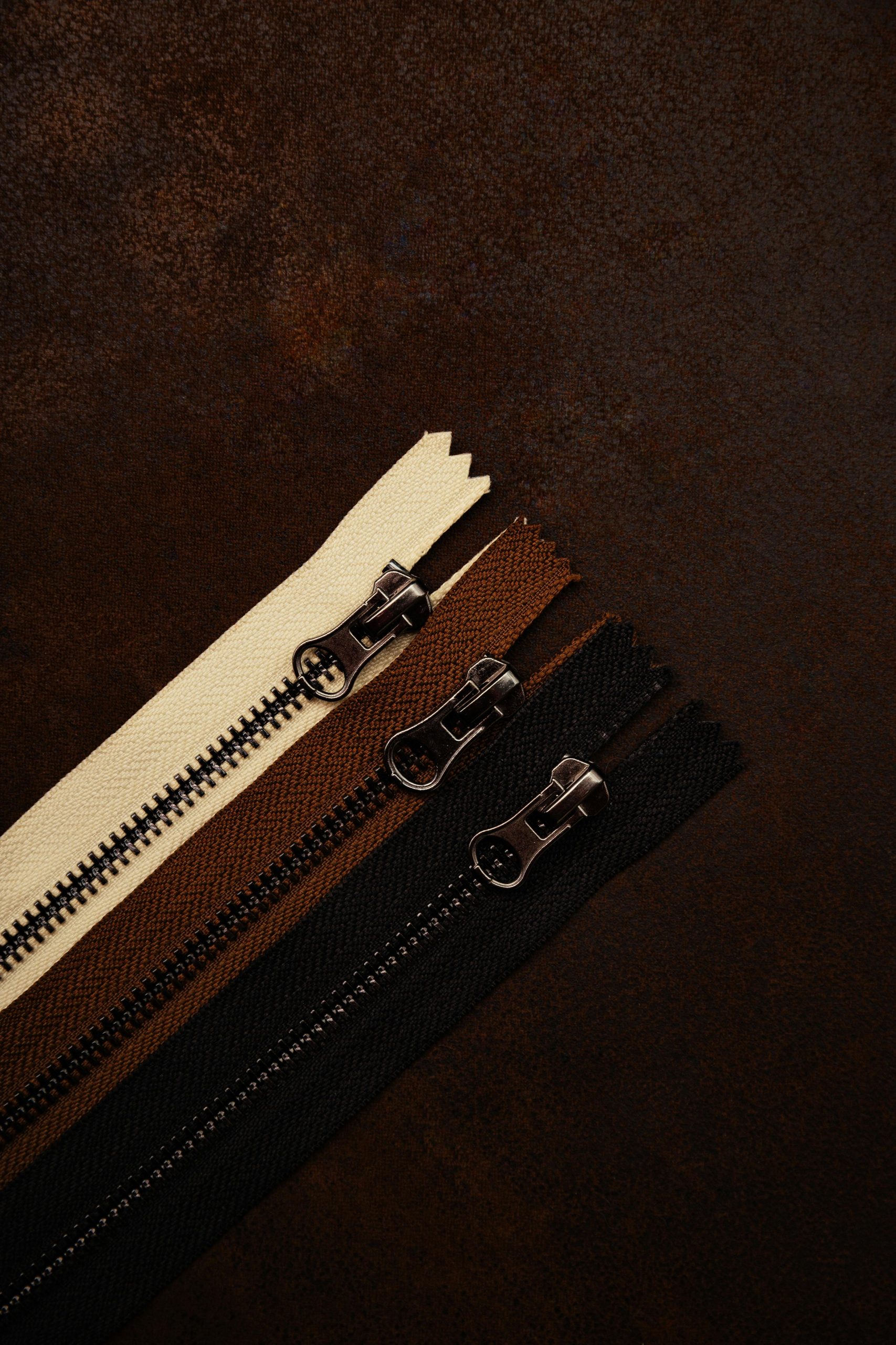 3 zippers in black, brown and beige